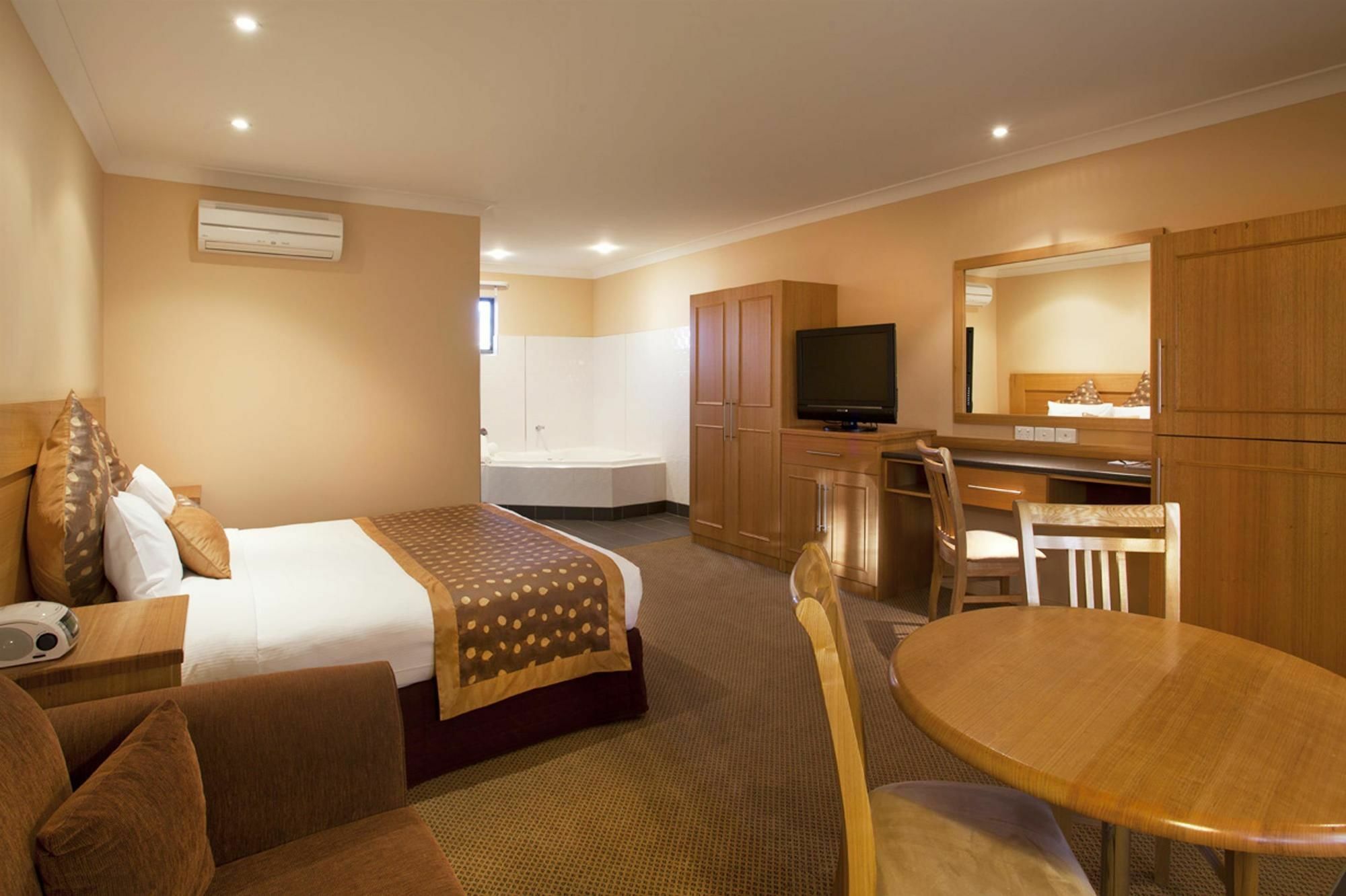 Sunseeker Motor Motel